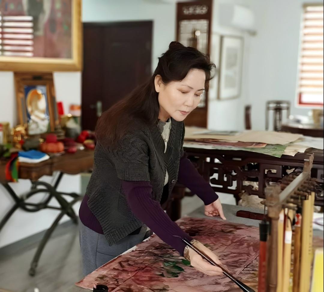 �������